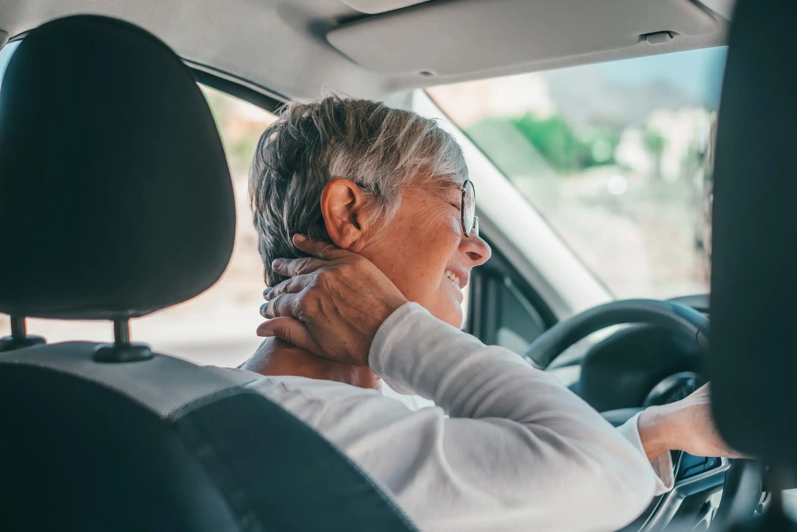 Identifying Symptoms of Deep Tissue Damage Post-Car Accident